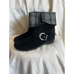 6.5 White Mountain black and grey booties